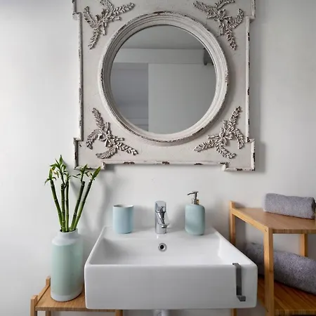 The Balcony Flat | Central | Green And Cozy Nikosia