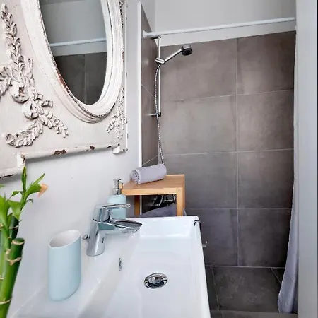 The Balcony Flat | Central | Green And Cozy Apartment Nikosia