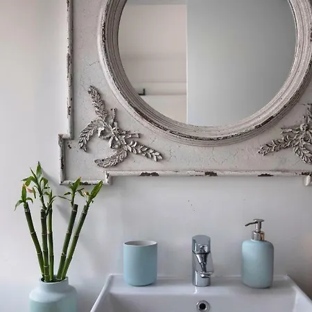 The Balcony Flat | Central | Green And Cozy Appartement Nicosie
