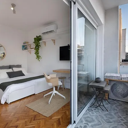 Apartment The Balcony Flat | Central | Green And Cozy